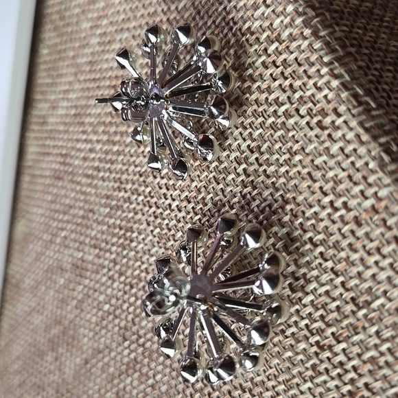 Elegant Silver tone fuax Pearl stud Earrings - Picture 5 of 12